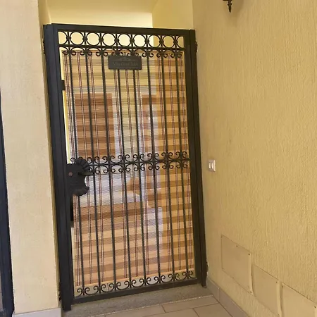 Via Giardini 18 דירה *