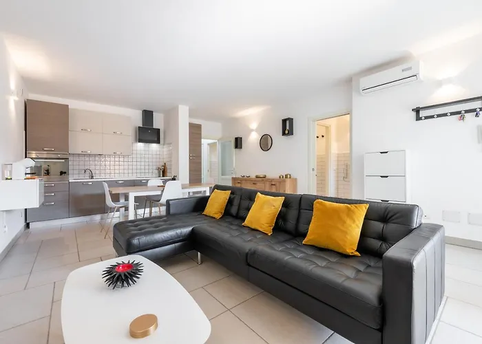 Via Giardini 18 Віллазімьюс